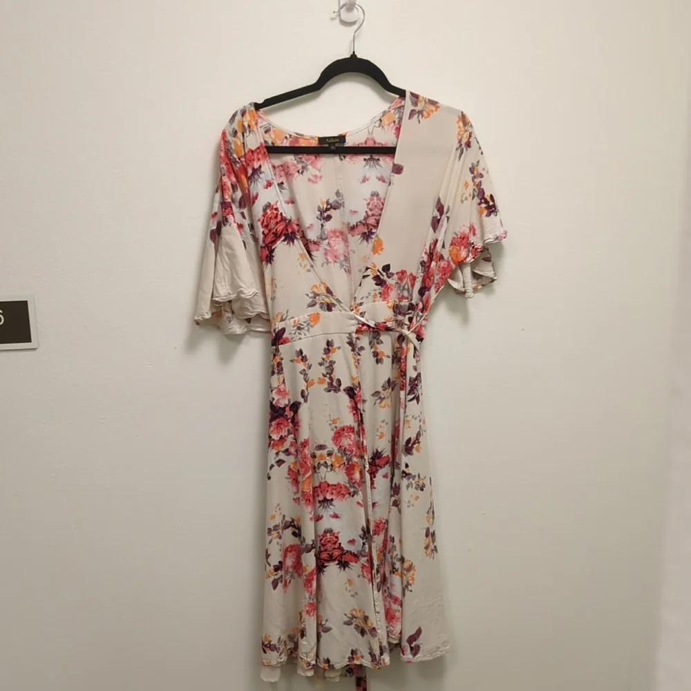 Aakaa Floral Wrap Dress – Boho-Inspired Elegance - Voluminous - Flowy - Delicate - Picture 1 of 12